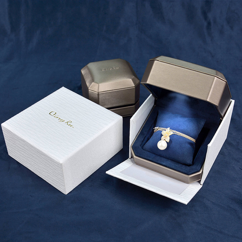 custom jewelry packaging