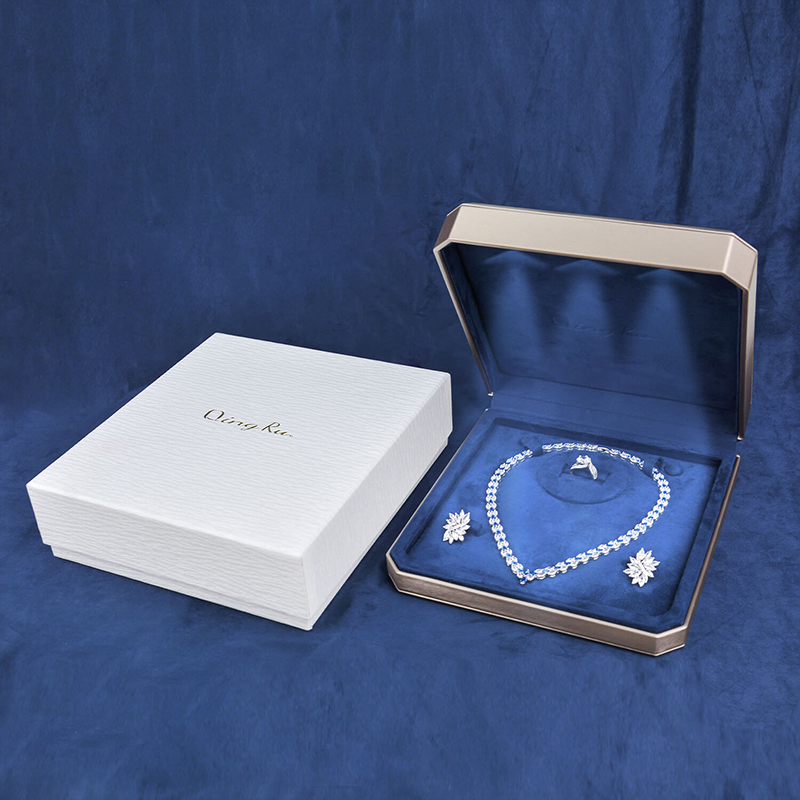 custom jewelry packaging
