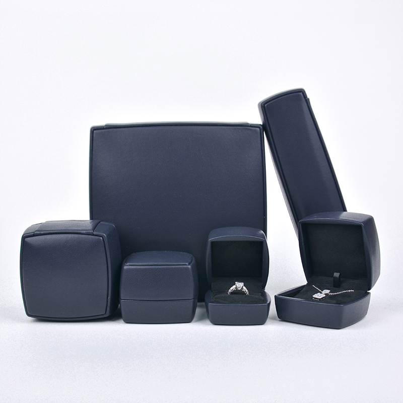 velvet necklace packaging