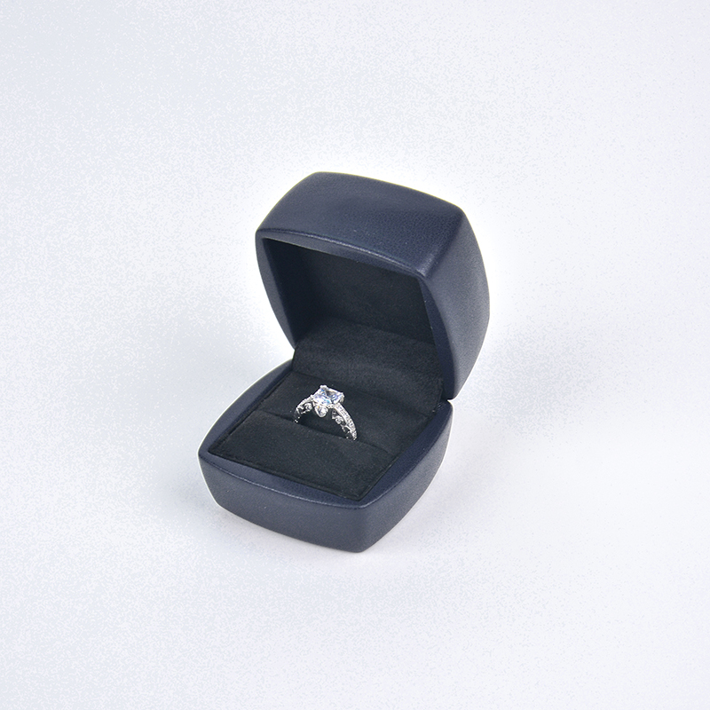 velvet necklace packaging