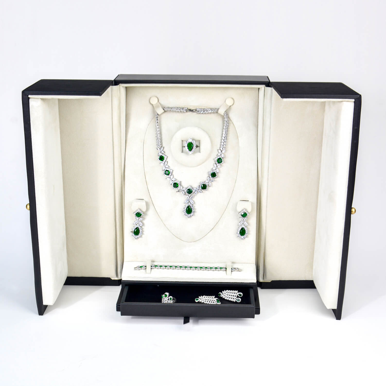 Luxurious Packaging For Diamond Jewelry