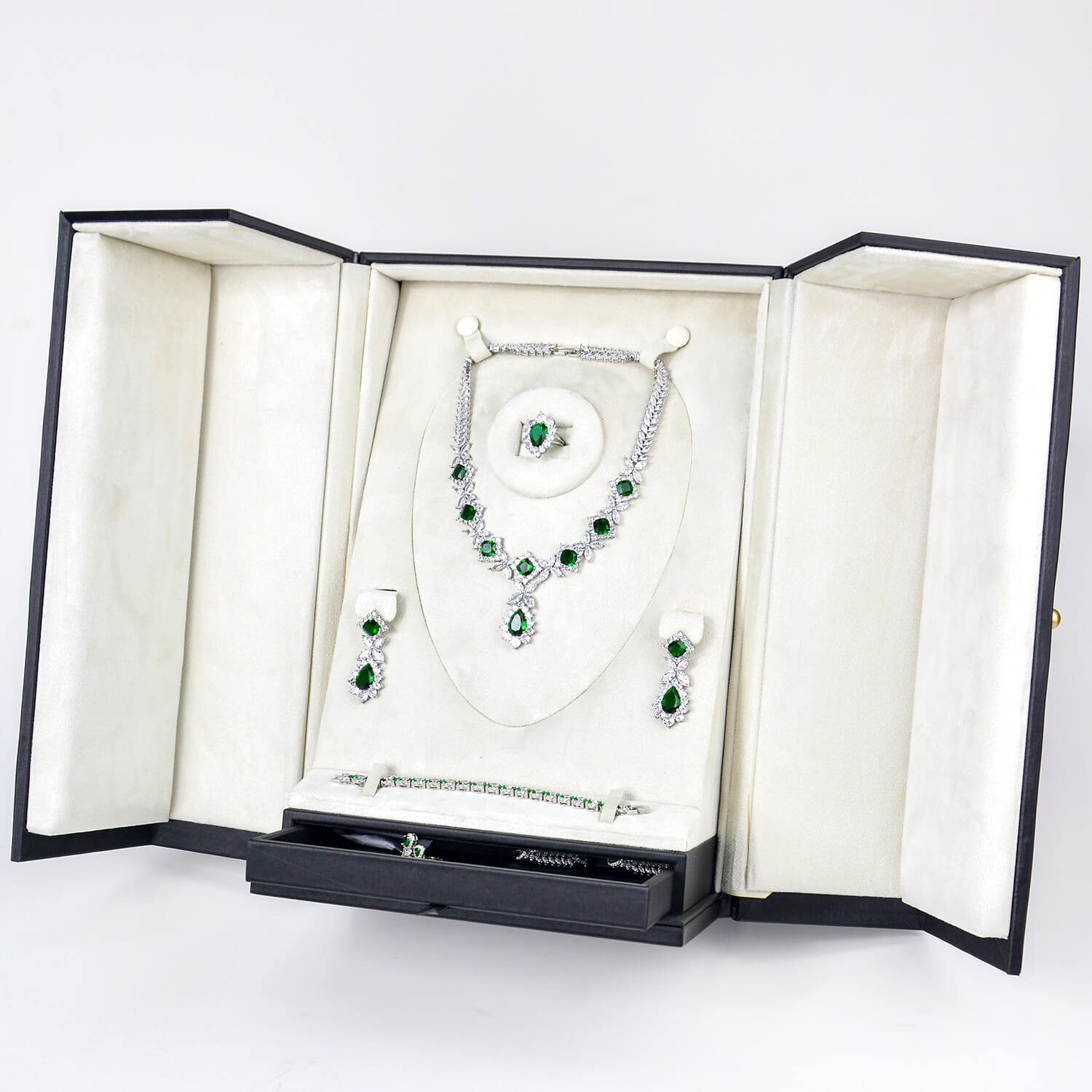 Luxurious Packaging For Diamond Jewelry