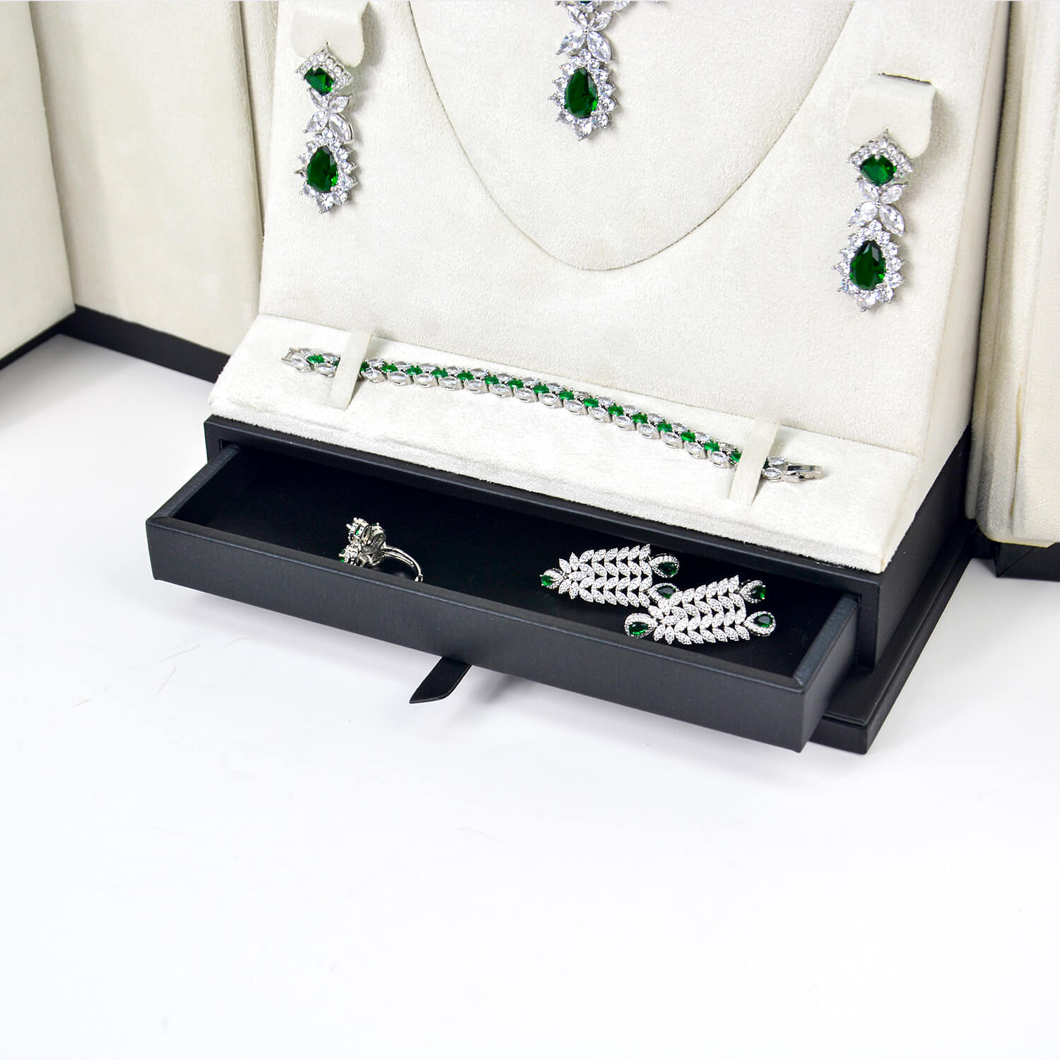 Luxurious Packaging For Diamond Jewelry