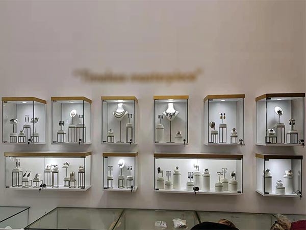 Croatia Custom Shop Jewelry Stand Display Set For Jewelry Store