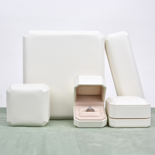 New Designs Luxury Leather Jewelry Boxes Plush Velvet Interiors