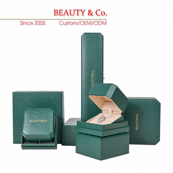 绿色卡地亚盒子